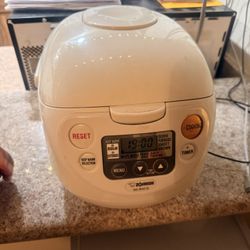 Zojirushi Rice Cooker (NS-WAC10)