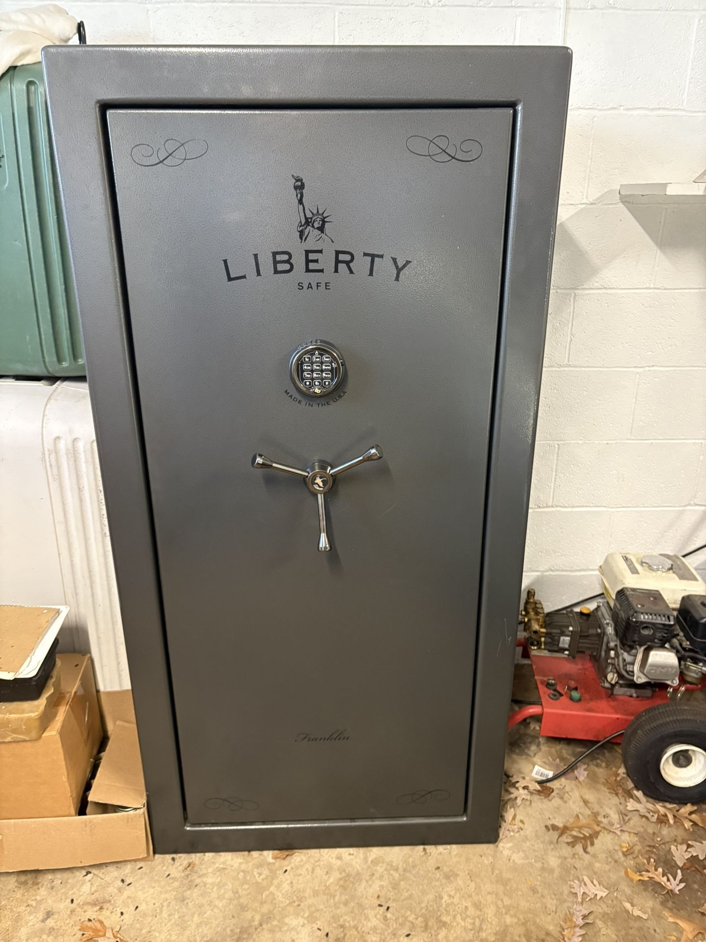 Liberty 12 Gun Safe - Model- Franklin LZ-25