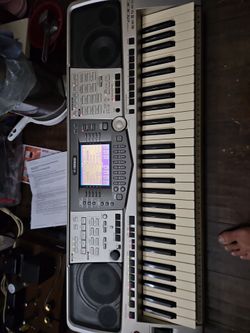 Yamaha keyboard psr 2000 , 61 keys . Working