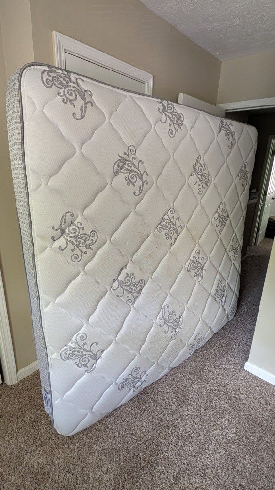 King Sized Mattress King Bed With Steel Platform Bed Frame