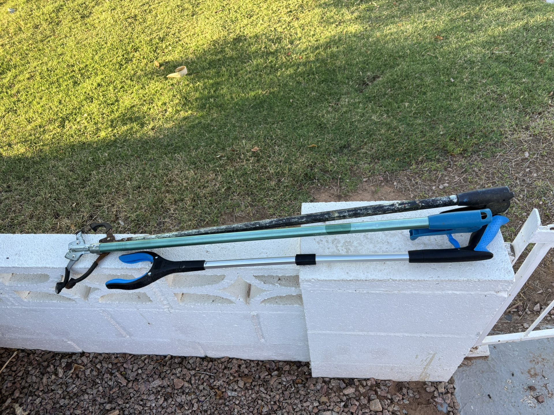 Unger Professional 36” Nifty Nabber, Reacher Grabber Tool & Trash Picker, Built-in Magnet & Ergonomic Grip, Grabber Reacher, Grabber Claw