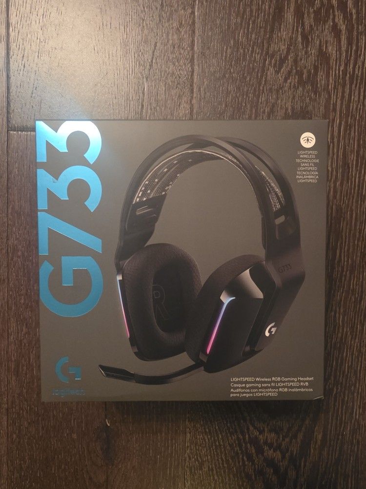 Logitech G733 Wireless Gaming Headset - Black: USB, Adjustable Headband, Foam Ear Cushion