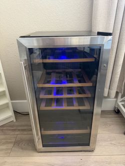 Vissani 28-Bottle Wine Cooler / Beverage Fridge – Great Condition!