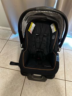 Graco Snugride Lite DLX Car Seat and Base