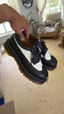 Size 7 doc martens