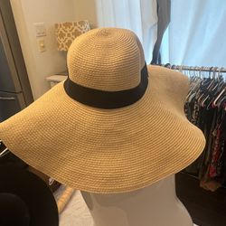 Large island gal straw flobby sun hat 