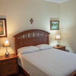 Wood Bedroom Set: Queen Size Bed, 2 Nightstands, And A Dresser With Mirror