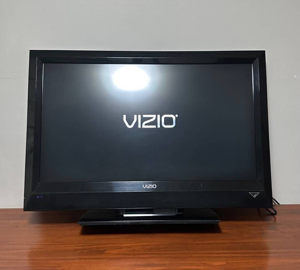 Working Vizio 31 Inch Screen TV Model E320VL