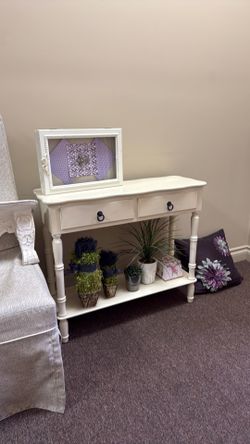 Room decor, dresser, mirror, chair etc