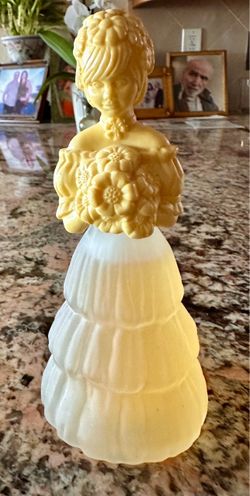 Vintage Collectible 1970s Avon "Garden Girl" 4 FL. OZ. Full of Sweet Honesty Cologne never used