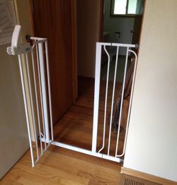 36” Tall By 29”-36.5” Wide Baby Gate Dog Gate Safety Gate Brand New Open Box 1166