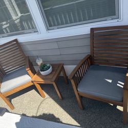 Front Porch/ Patio Chairs & Small Table 