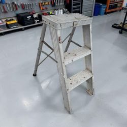 26” 3-Step Aluminum Folding Step Ladder! Sturdy