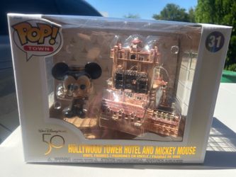 Funko Pop Town Hollywood Tower Hotel & Mickey Mouse #31