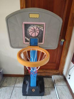LITTLE TIKE BASKETBALL HOOP