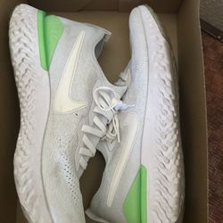 Nike Epic React Flyknit 