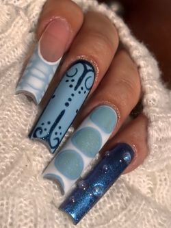 Mobile GelX nail artist.
