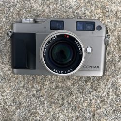 Contax g1 + 45mm zeiss lens