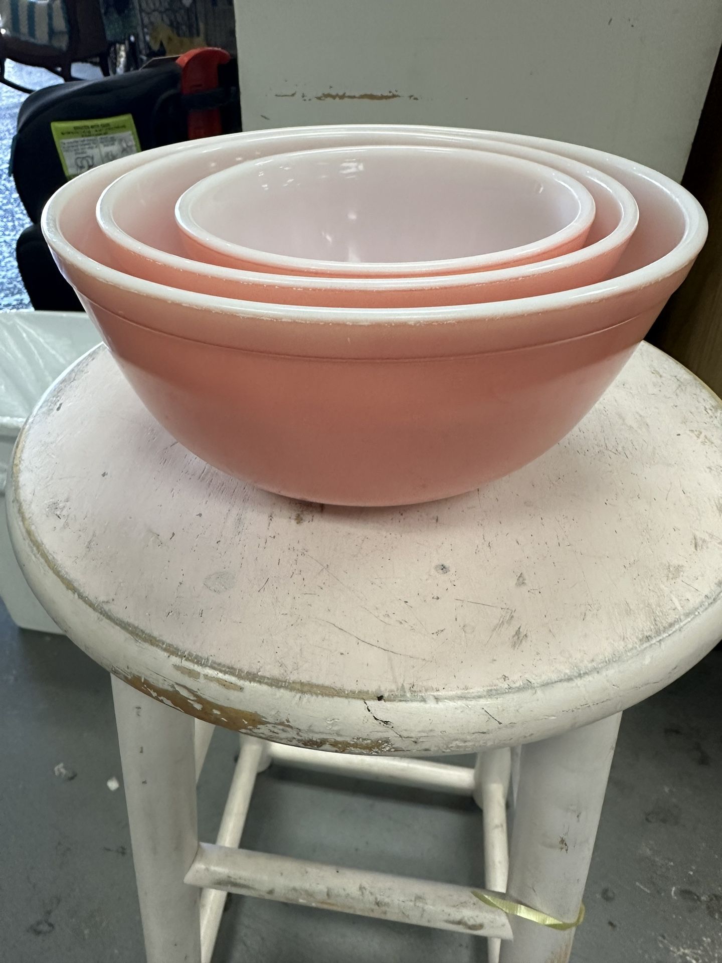 Pyrex, 3 Piece Pink Bowl Set.