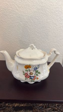 House of Goebel Tea Pot