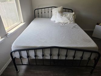 Queen farmhouse bed
