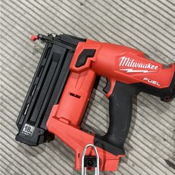 Milwaukee M18 Brad Nailer