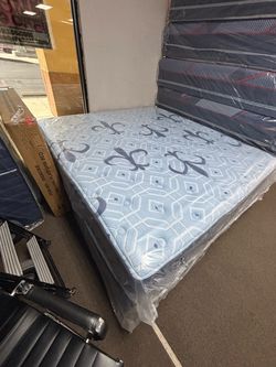 King Stearns and Foster estate pillow top Mattress