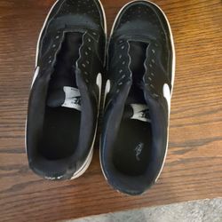 Mens Nike Tennis Sz 9