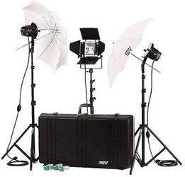 Smith-Victor K77 3-Light 2200W Professional Interview Lighting Kit