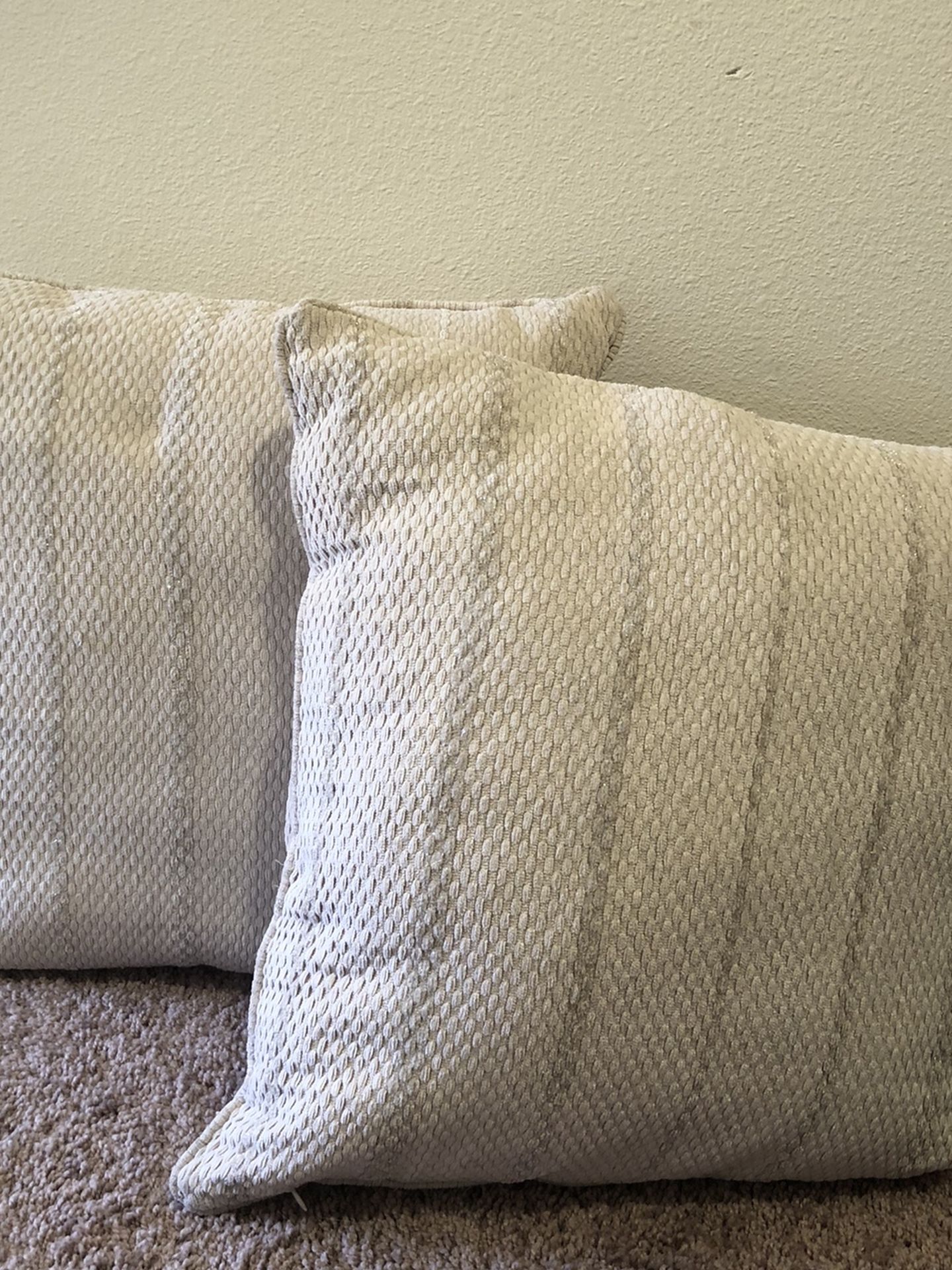 3 Decorative Pillows Give Your Best Price !