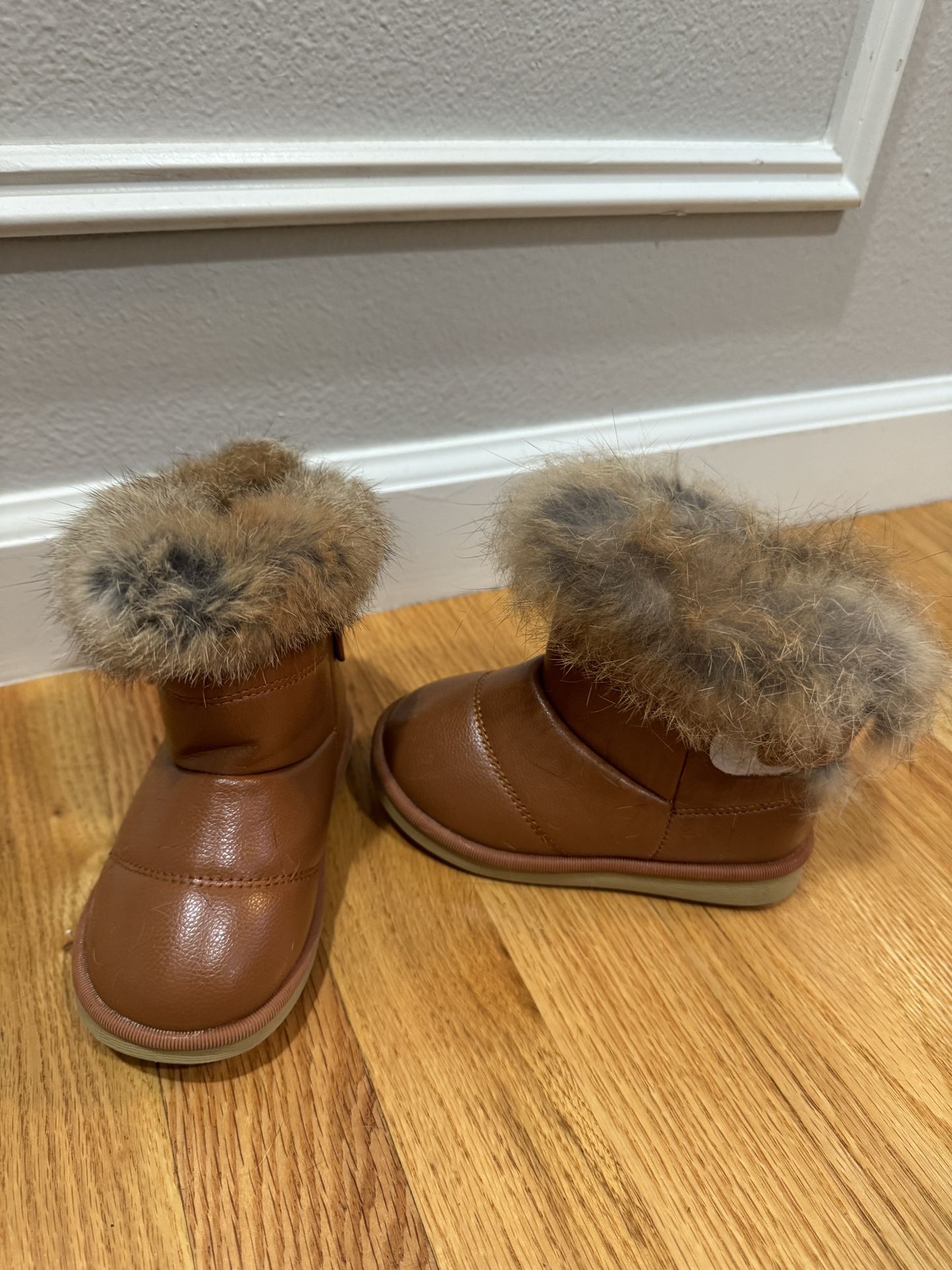 Brand New Winter Books. Size 26 Or 8 US