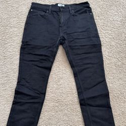 Black Levi’s slim fit
