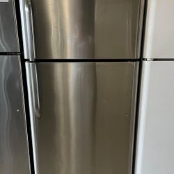  FRIGIDAIRE 18.2 CU. FT. TOP-FREEZER REFRIGERATOR