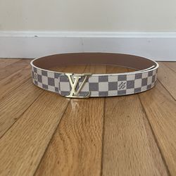 blue and white louis vuittons belt