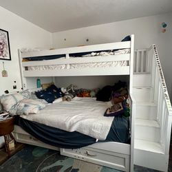 Twin / full Bunk Bed (Costco)