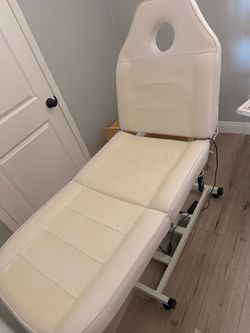 Esthetician chair/bed