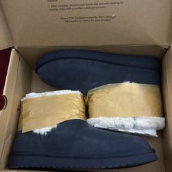 Navy Blue suede Koolaburra UGG boots with faux fur lining, featuring a classic style and comfortable fit #KoolaburraByUGG #SuedeBoots