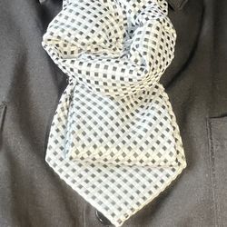Women design tie
