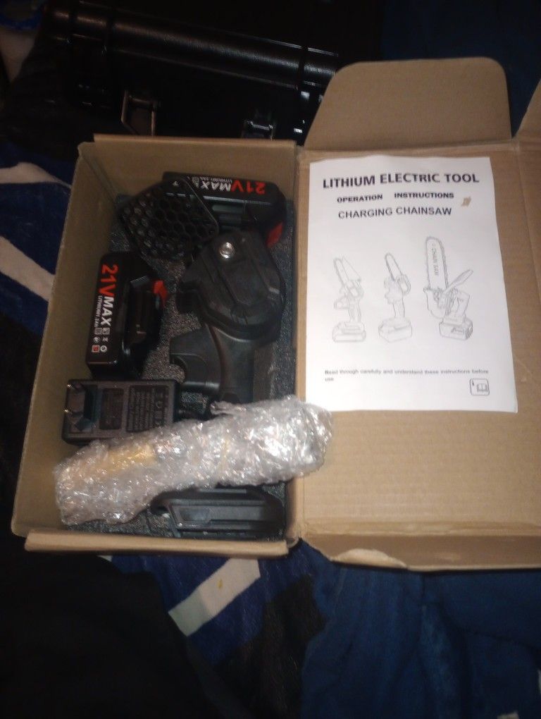 Lithium Electric Tool Charging Chainsaw 