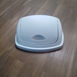 New 13 Gallon Kitchen Trash Can Lid