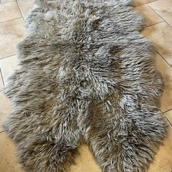 Windward sheepskin rug