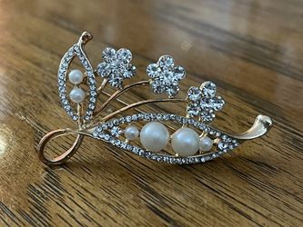 Barcs Australia Floral & Pearl Bouquet Brooch - Gold Tone, Faux Pearls & Crystals, Excellent Condition