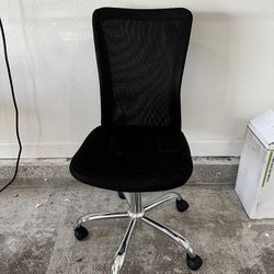 Black Rolling office desk  Chair 