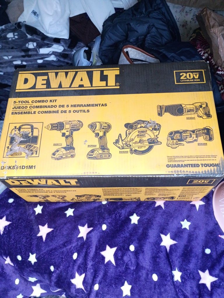 DeWalt 5 Piece Combo Kit With Battery And Charger