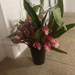 Curb Alert !! Free Fresh Flowers And Vases 