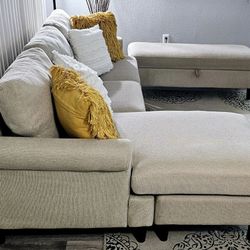 Excellent condition, 3-piece sectional sofa bed, the chaise can be placed on either side, reversible cushions, firm and comfortable, ottoman with larg