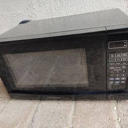  Insignia NS-MW07BK0 0.7Cu.Ft. Compact Microwave - Black.