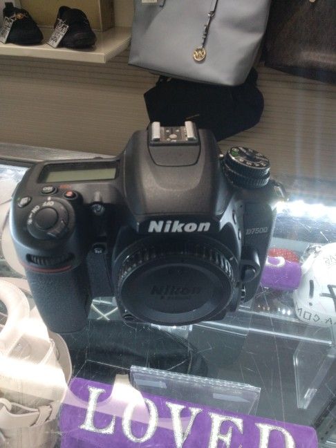 Nikon D7500