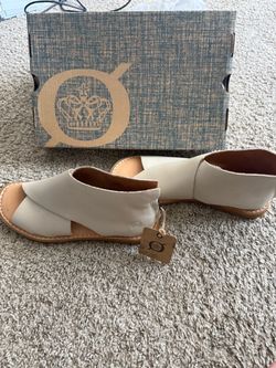 Born sandals