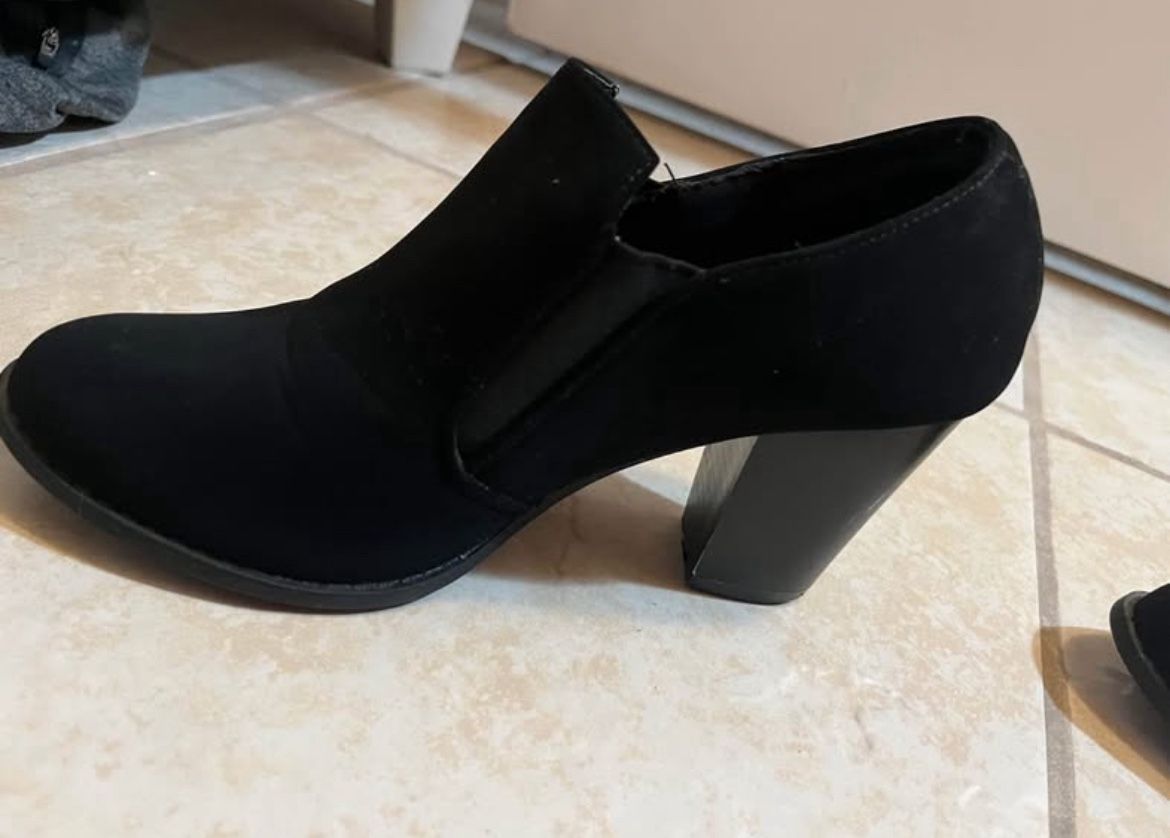 Women’s Shoes Size 7.5